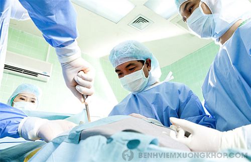 Trị gai cột sống bằng phương pháp phẫu thuật