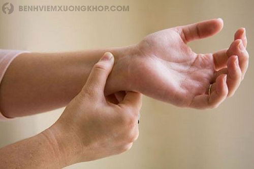 Nhận biết triệu chứng đau khớp cổ tay