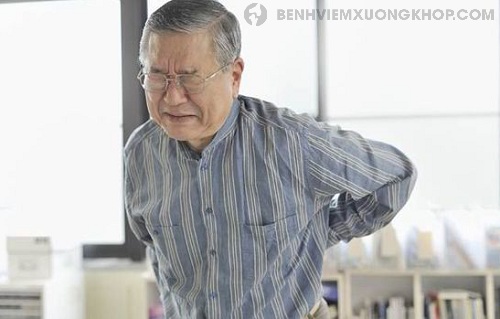 Nguyên nhân đau cột sống thắt lưng ở người già do lão hóa