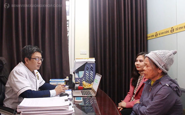 Bệnh nhân Lê Thị Lộc được Đỗ Minh Đường hỗ trợ về chi phí điều trị