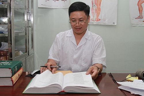 Bác sĩ Phùng Hải Đăng đánh giá cao bài thuốc nam chữa thoái hóa đốt sống cổ của Đỗ Minh Đường