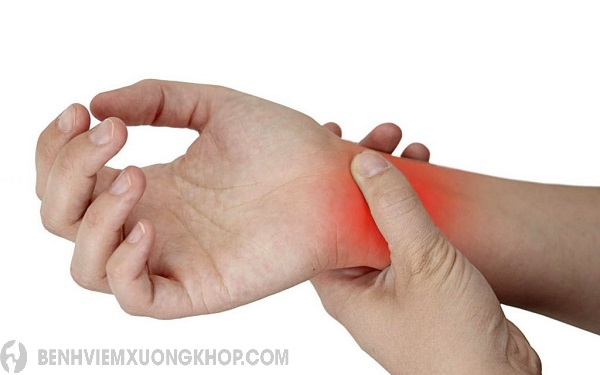 bị viêm khớp cổ tay có nguy hiểm không triệu chứng