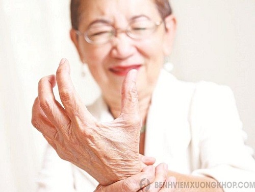 cách chữa viêm khớp cổ tay người già