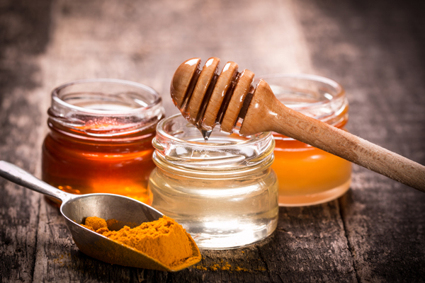 chữa thoái hóa khớp háng bằng mật ong và bột nghệ có hiệu quả không