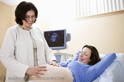 Chăm sóc người đau khớp háng khi mang thai tháng cuối