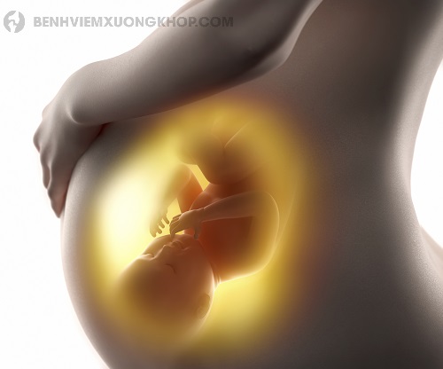 Đau khớp háng khi mang thai tháng cuối
