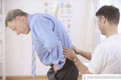 Bệnh gai cột sống cũng là nguyên nhân gây ra các cơn đau lưng bên trái