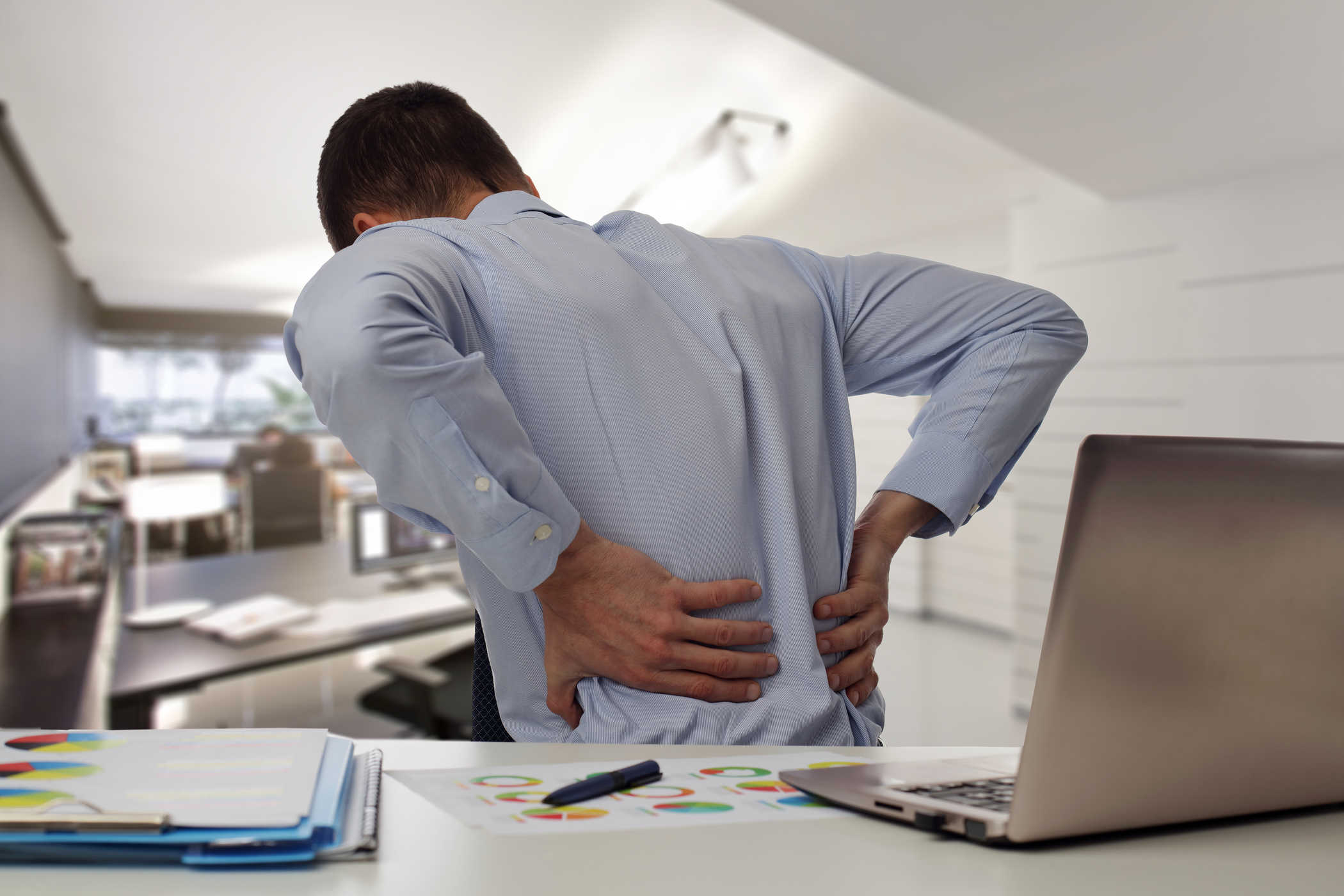 Chữa đau thắt lưng ở nam giới bằng cách nào?