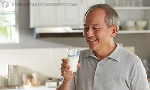 Uống sữa ensure có tốt không khi bị xương khớp?