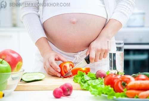 Bị đau khớp háng bên trái khi mang thai cần bổ sung dinh dưỡng