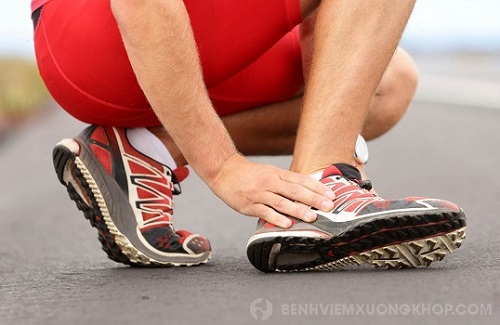 Nhận biết triệu chứng bệnh viêm khớp cổ chân