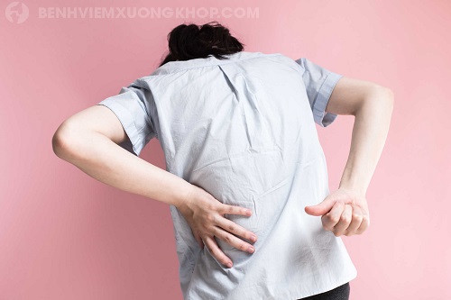 Sau sinh bị đau thắt lưng