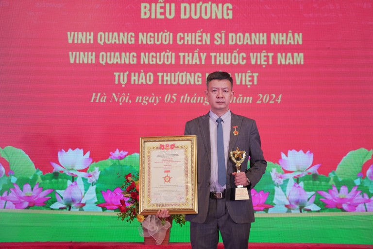 Lương y Đỗ Minh Tuấn Được Trao Tặng Giải Thưởng “Người Thầy Thuốc Việt Nam Vì Nhân Dân"